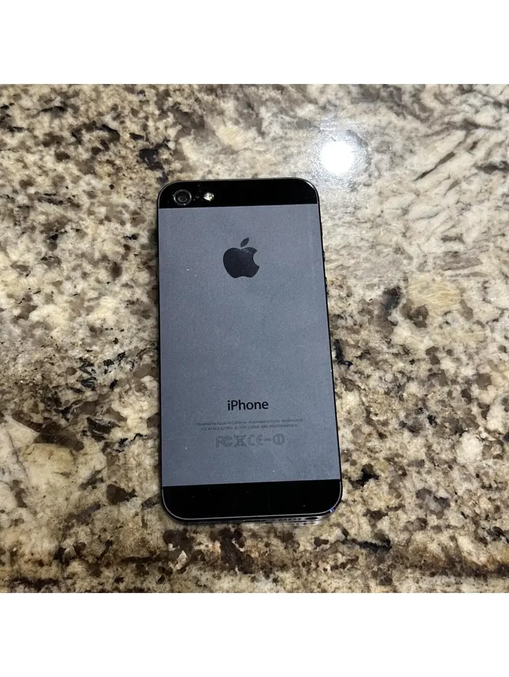 iPhone 5  (Screen Locked )